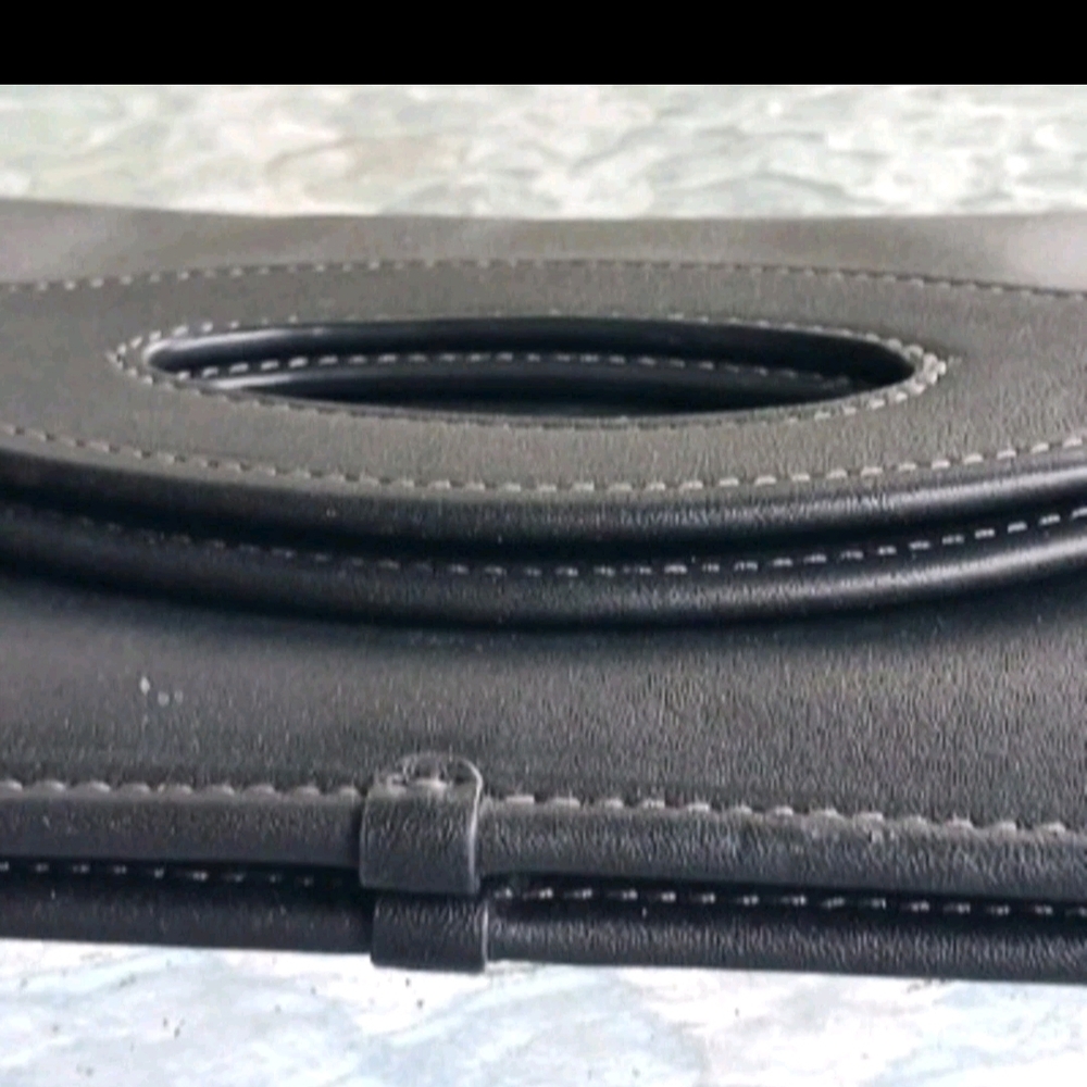Black Leather Shoulder Bag with Gold Chain - Picture 5 of 7
